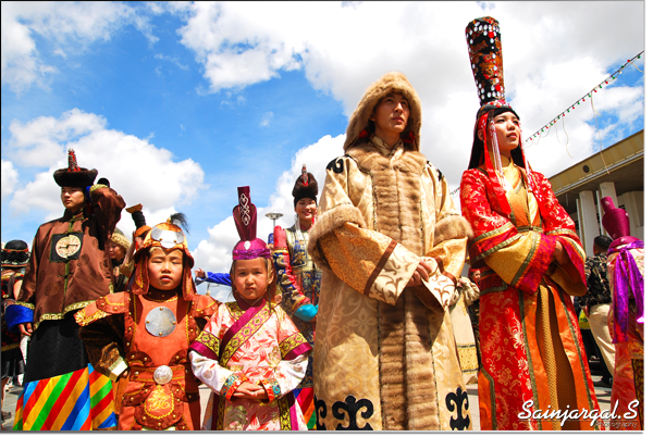 Дээлтэй монгол наадмын бүртгэл эхэллээ